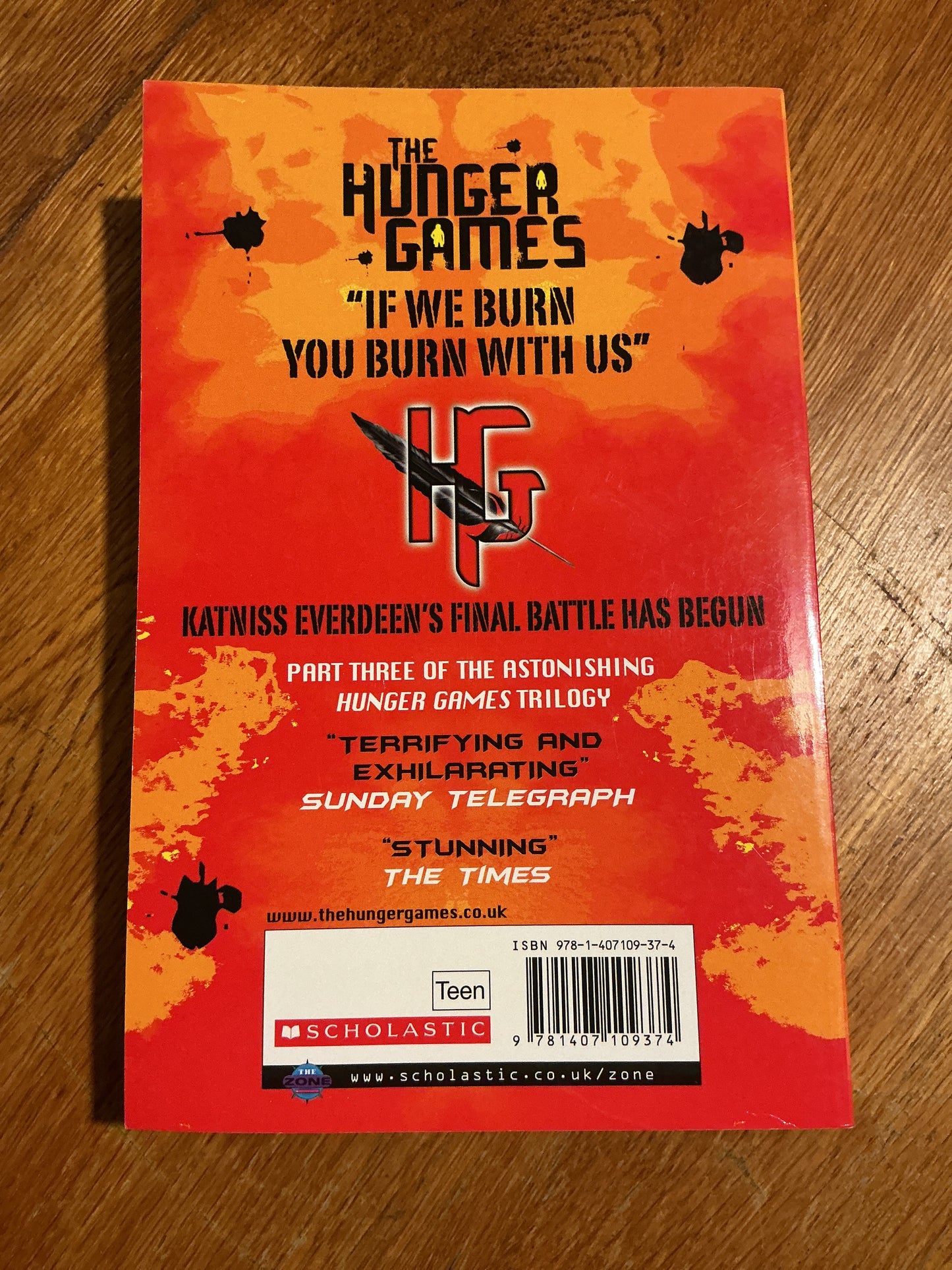 Hunger games: Mockingjay. Suzanne Collins.