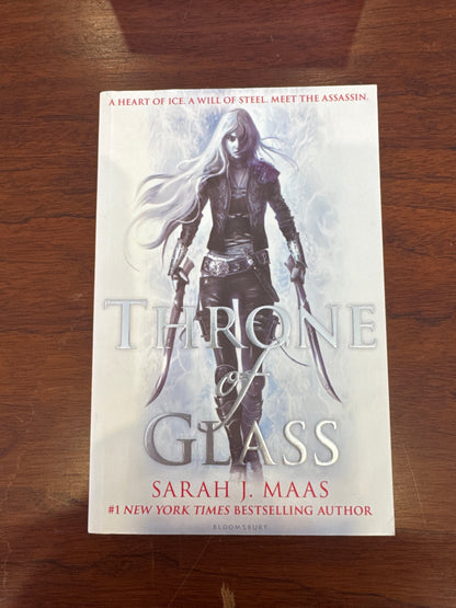 Throne of glass. Sarah J. Maas. 2012.