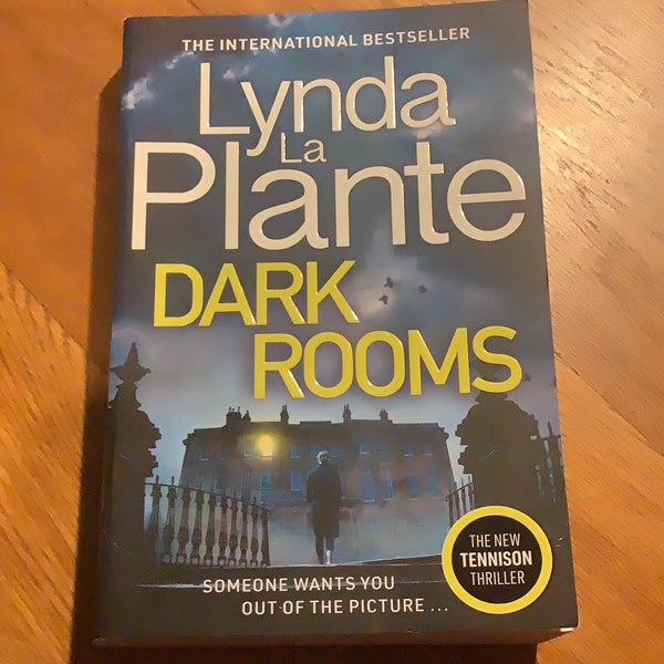 Dark rooms. Lynda La Plante. 2022.