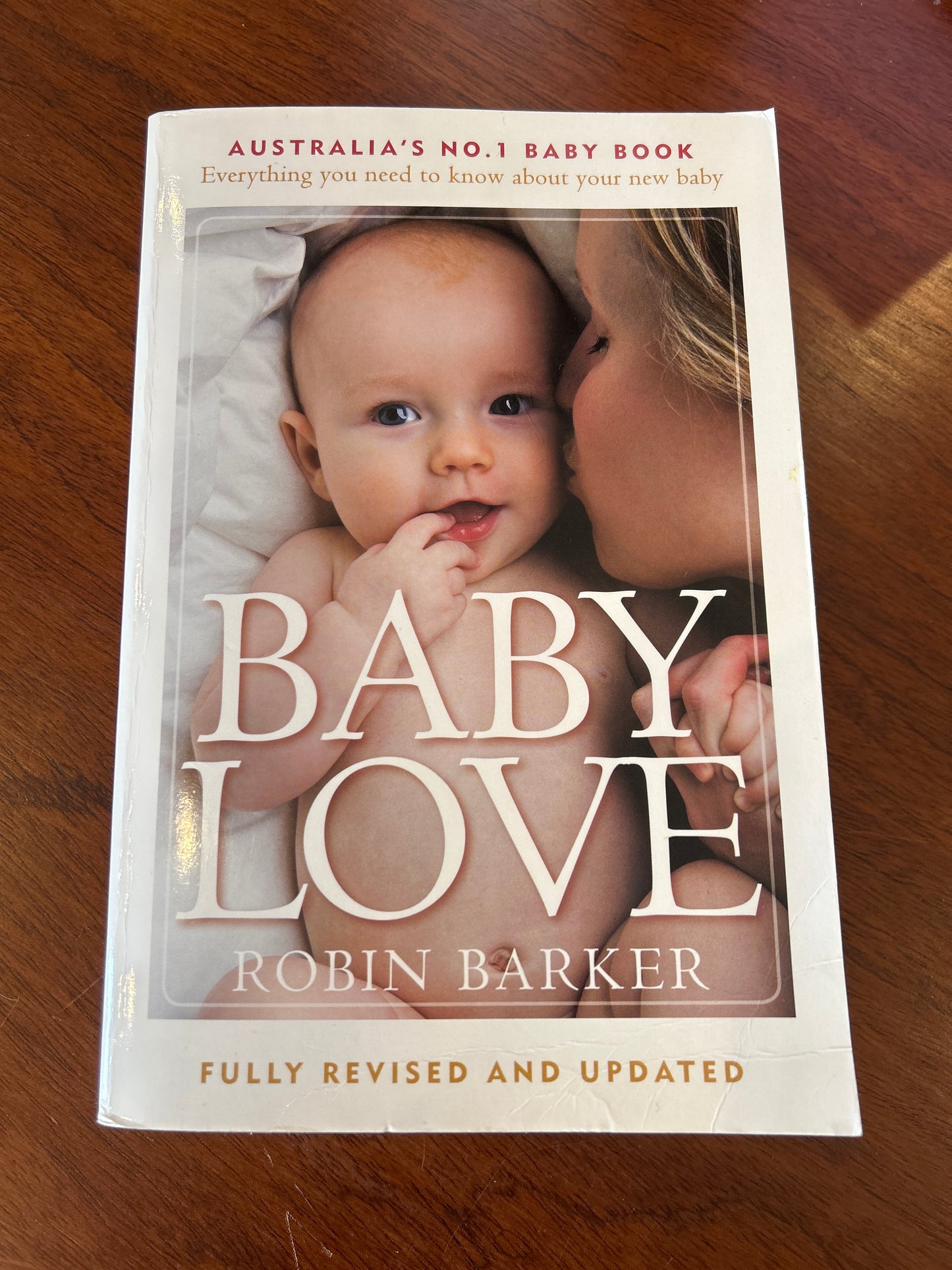 Baby love: everything you need to know about your new baby. Robin Barker. 2017.