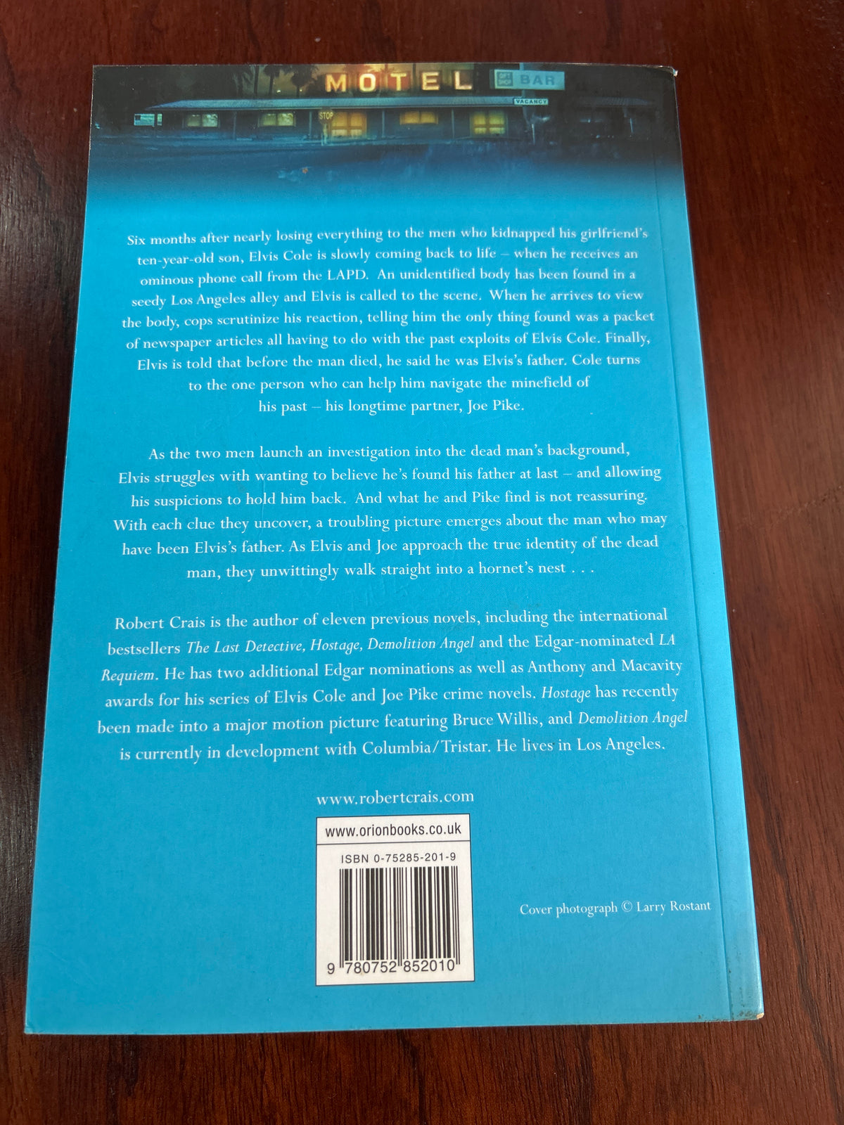 Forgotten man. Robert Crais. 2005.