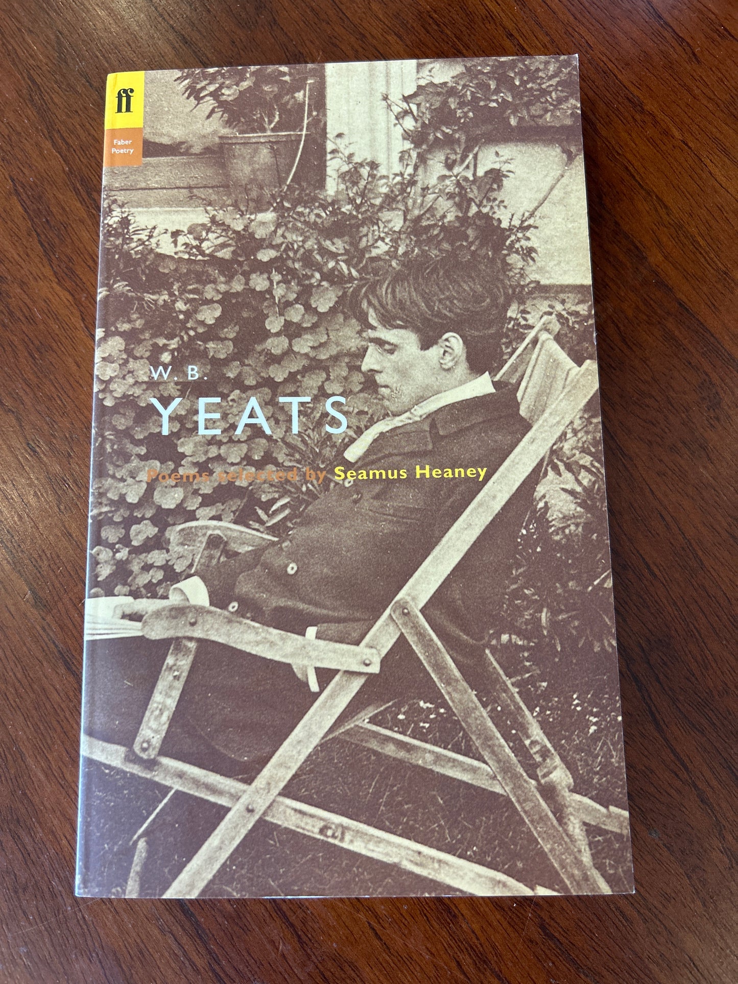 W. B. Yeats poems selected by Seamus Heaney. 2000.