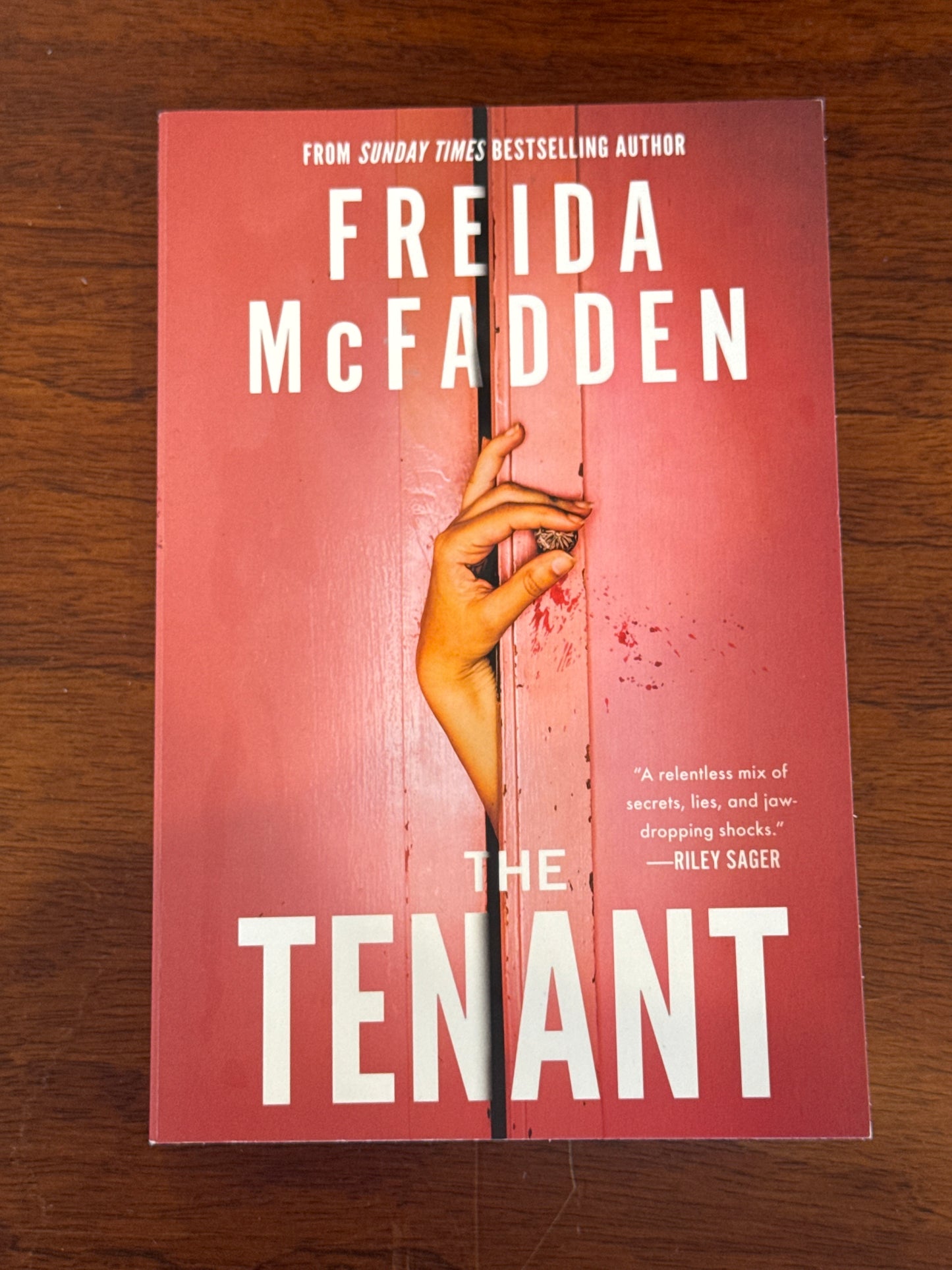 Tenant. Freida McFadden. 2025.