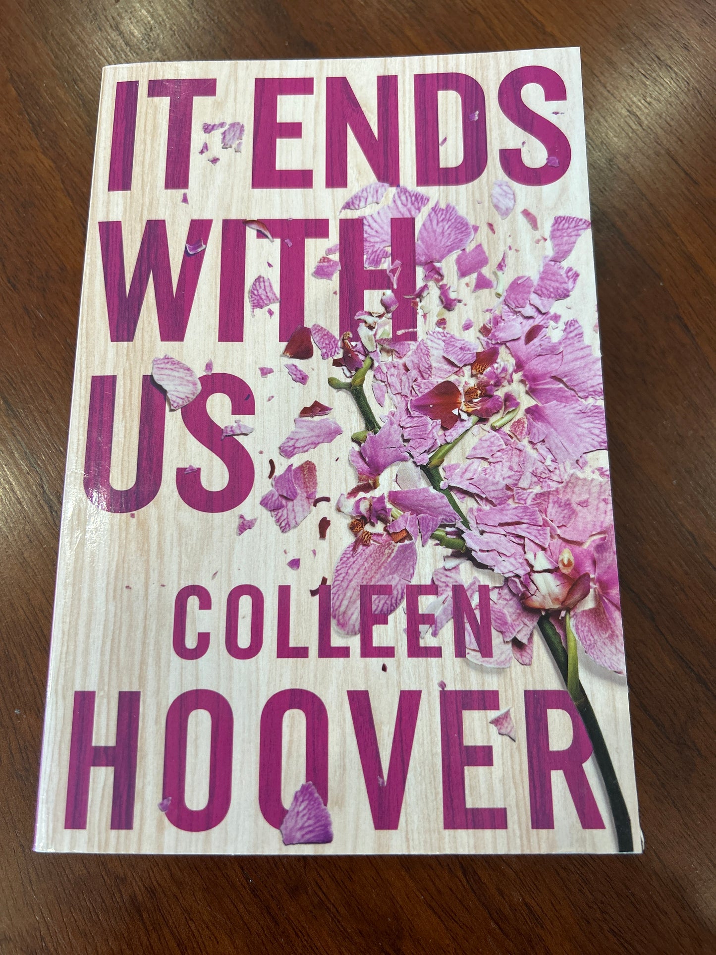 It ends with us. Colleen Hoover. 2016.