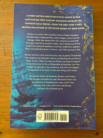 Hunt on dark waters. Katee Robert. 2023.