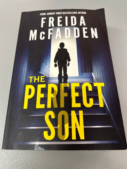 Perfect son. Freida McFadden. 2024.