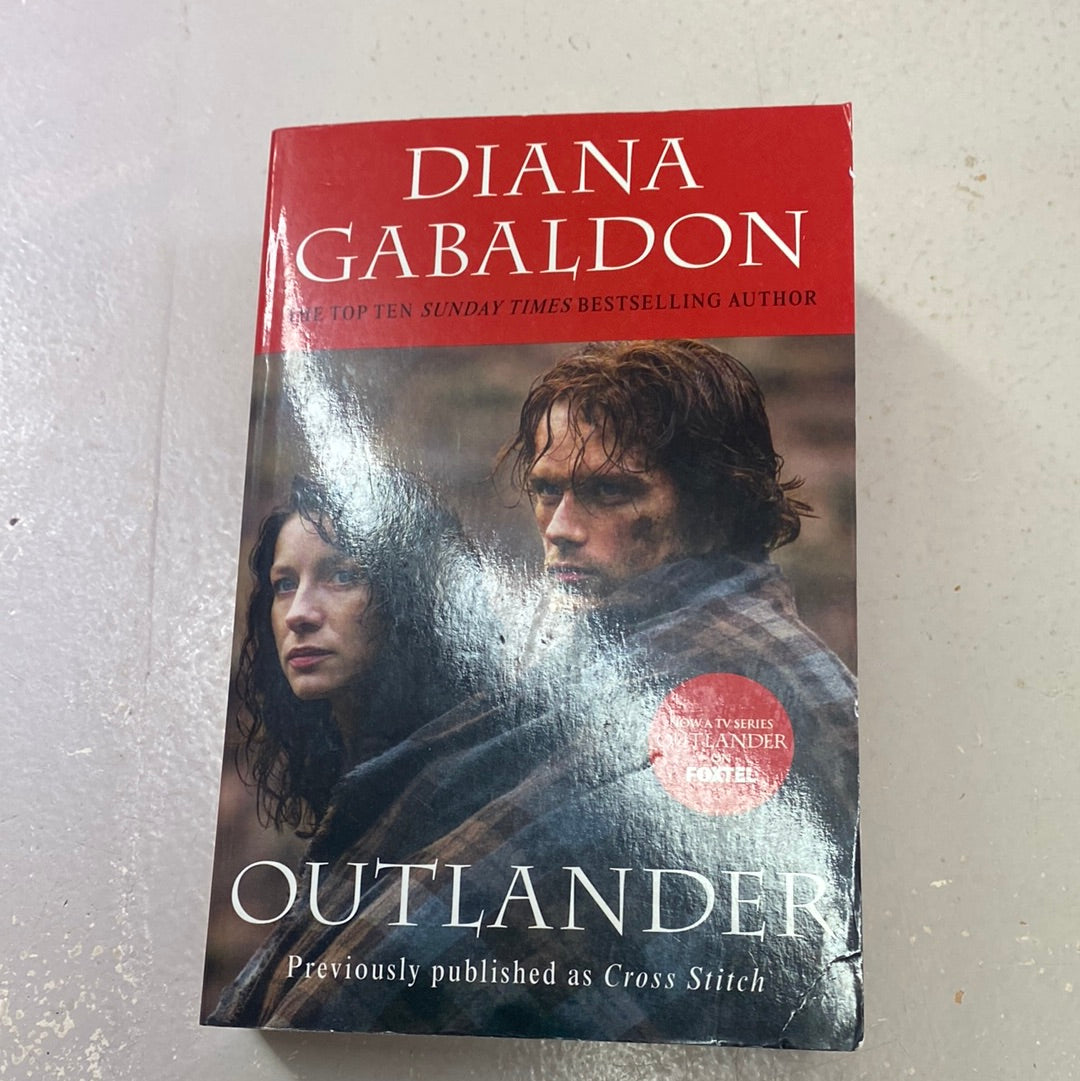 Outlander. Diana Gabaldon. 1994.