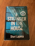 Stranger in the house. Shari Lapena. 2018.