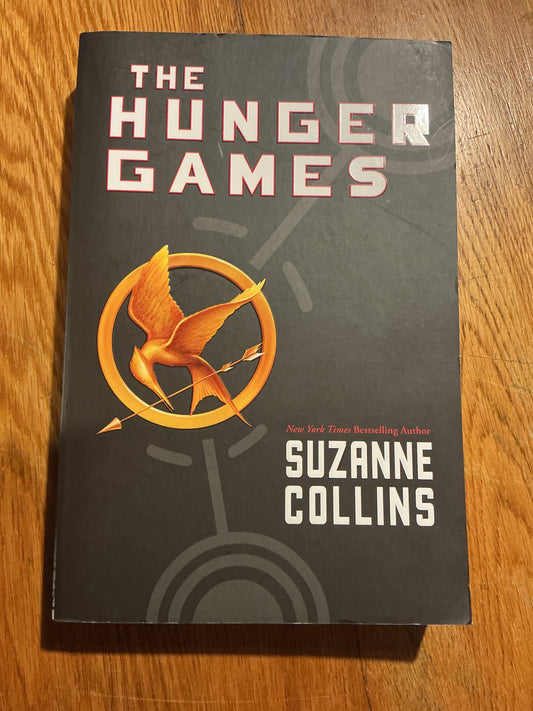 Hunger games. Suzanne Collins. 2020.