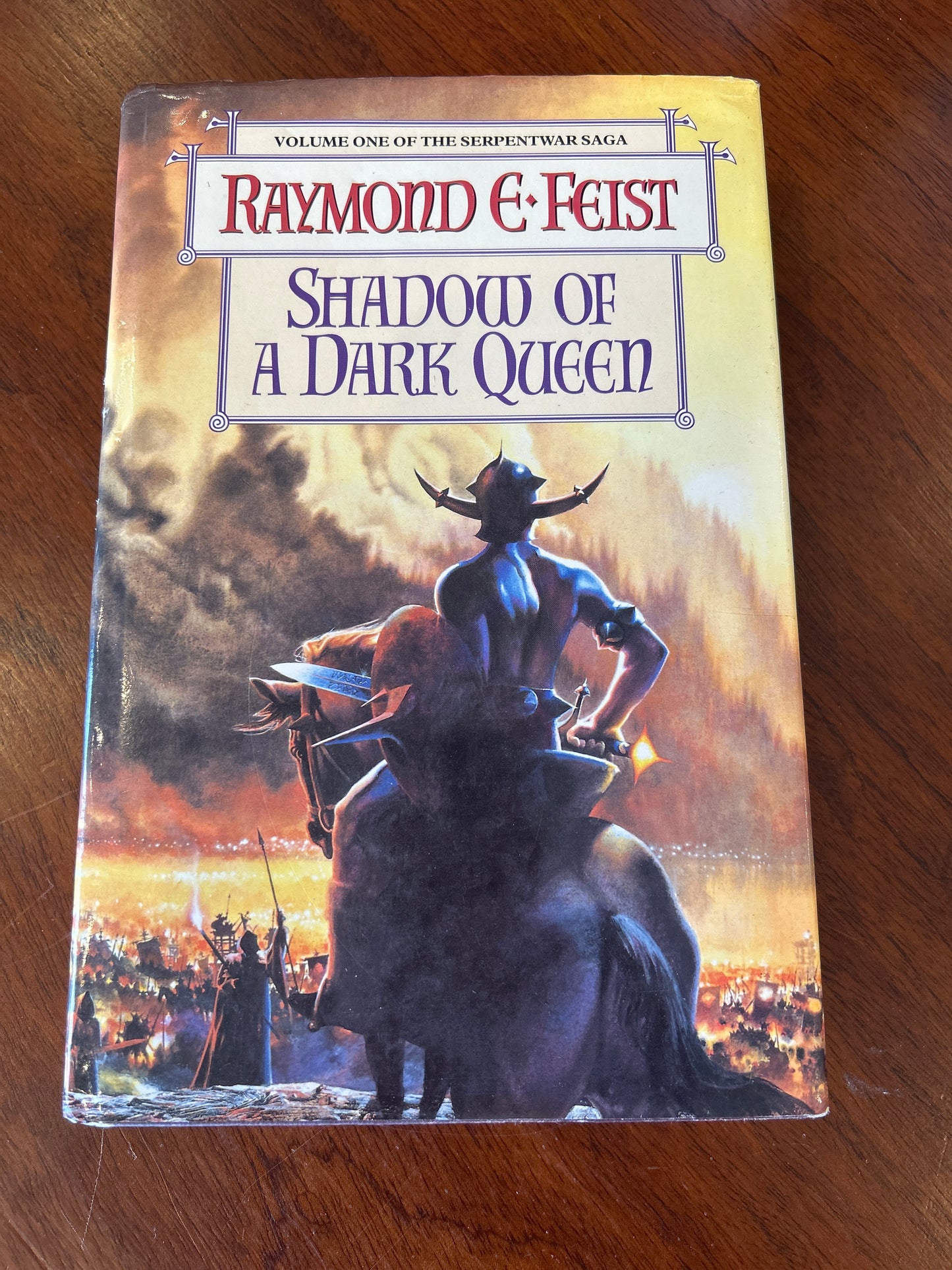 Shadow of a dark queen. Raymond E. Feist. 2015.