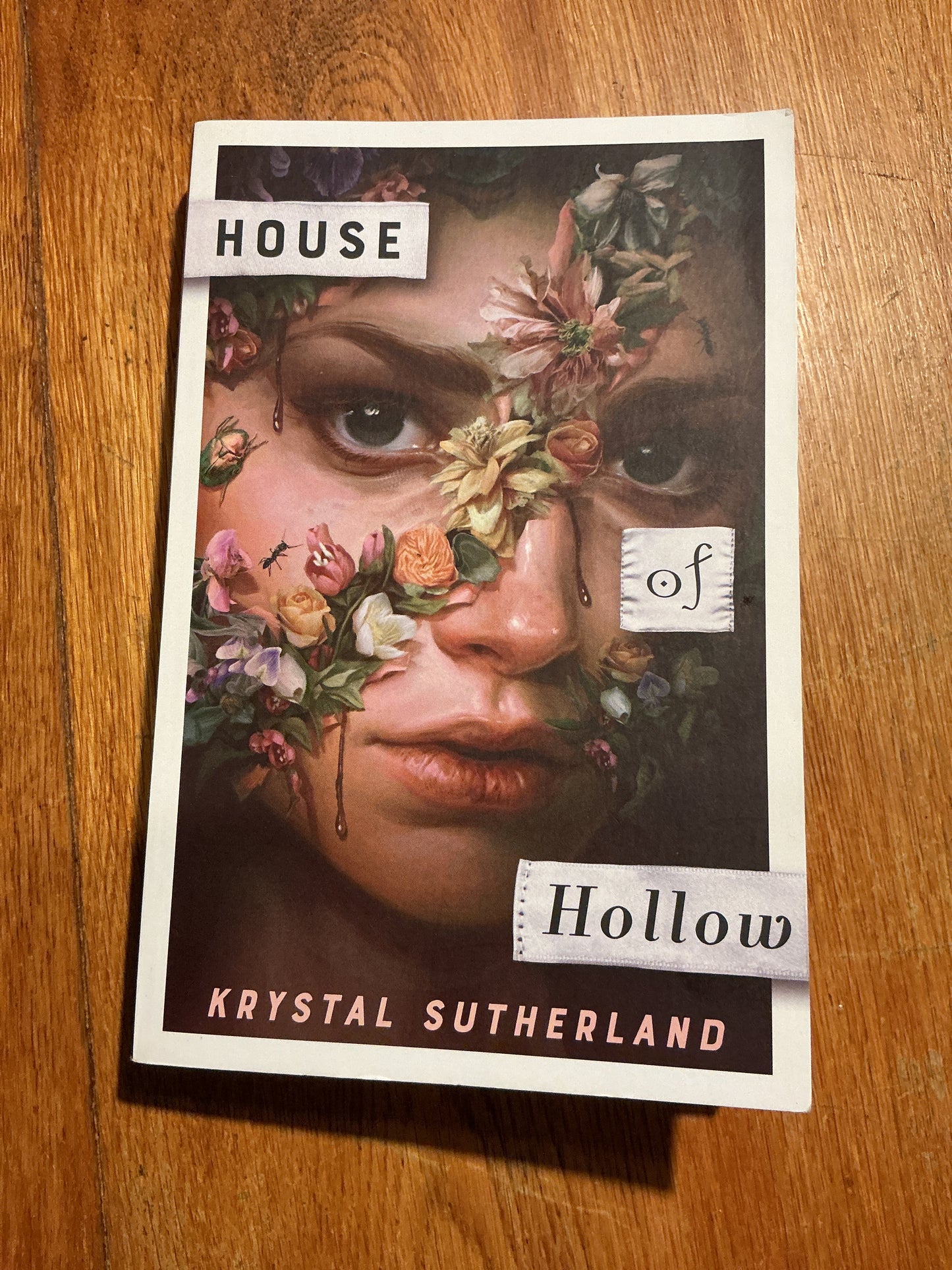 House of Hollow. Krystal Sutherland. 2021.