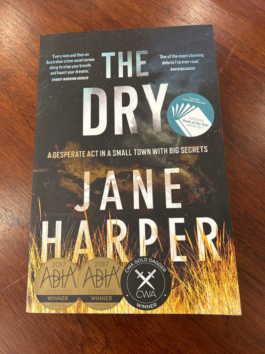 Dry. Jane Harper. 2018.