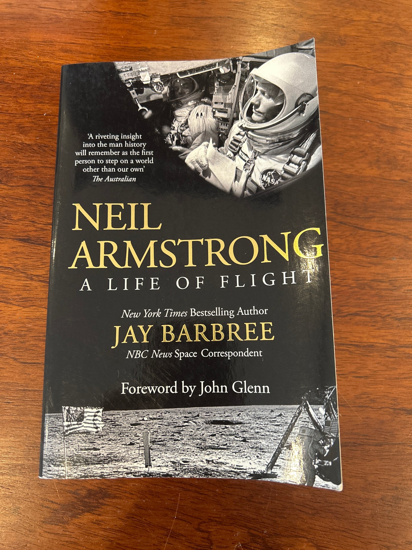 Neil Armstrong: a life of flight. Jay Barbree. 2015.