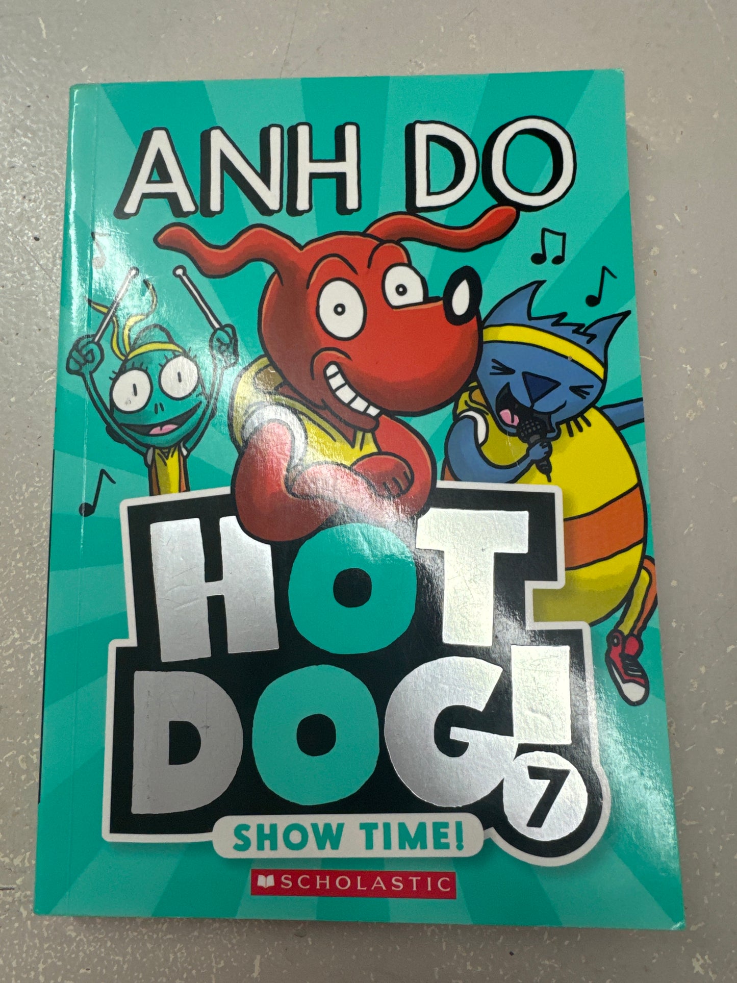 Hot dog 7: show time. Anh Do. 2019.