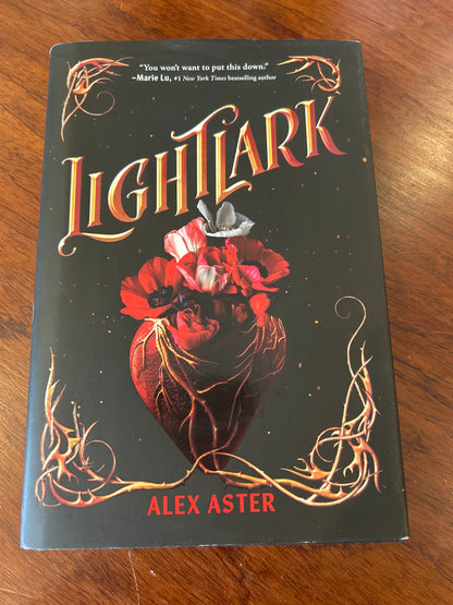 Lightlark. Alex Aster. 2022.