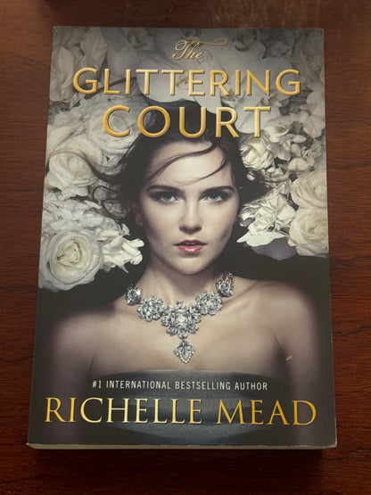Glittering court. Richelle Mead. 2016.