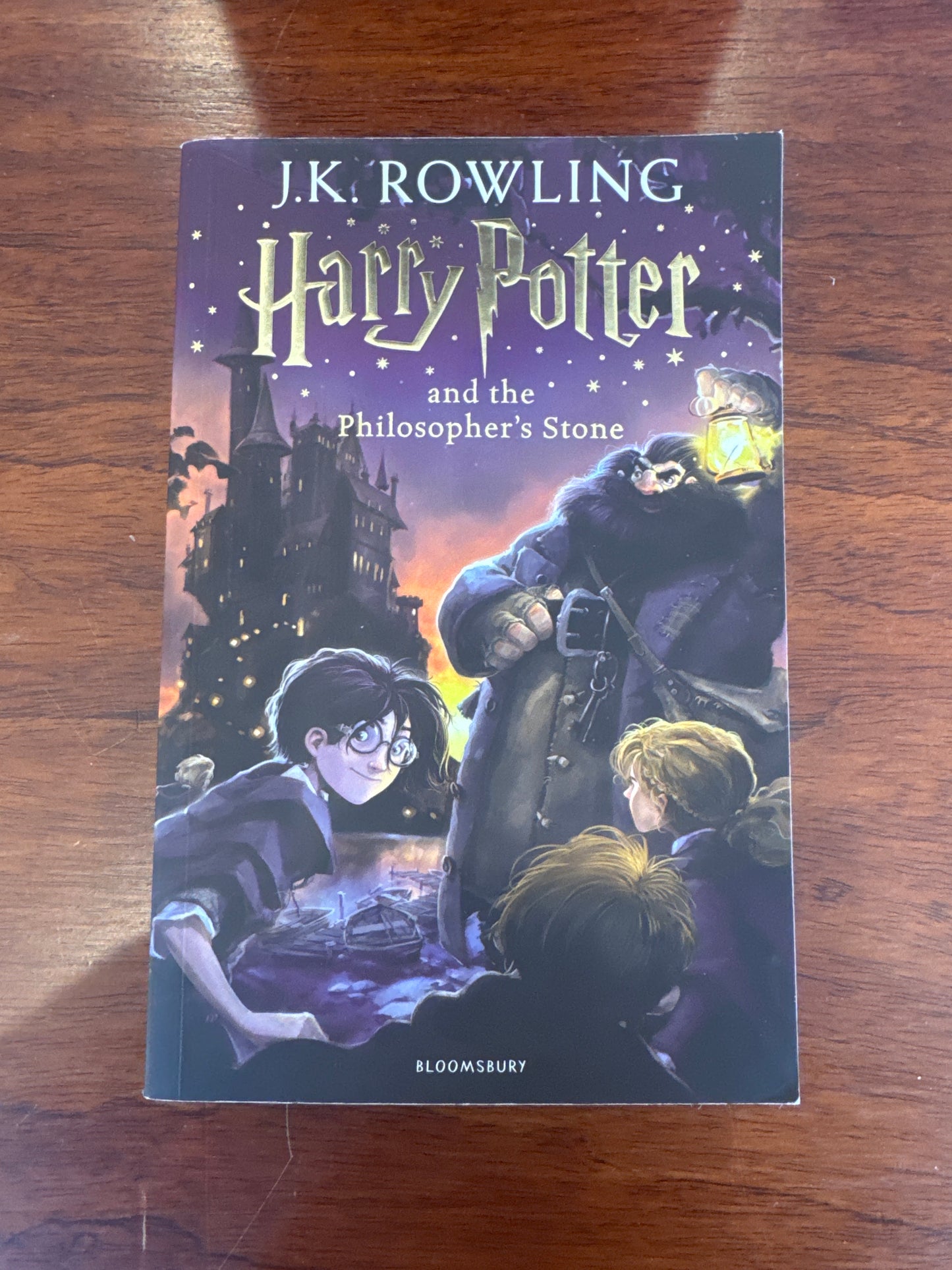 Harry Potter & the Philosopher's stone. J.K. Rowling.