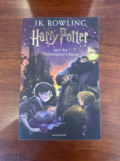 Harry Potter & the Philosopher's stone. J.K. Rowling.