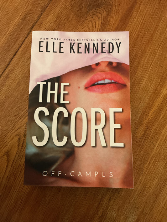 The score off-campus. Elle Kennedy. 2021.