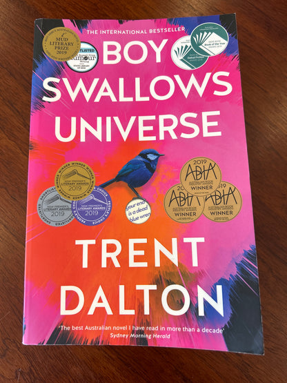 Boy swallows universe. Trent Dalton. 2019.