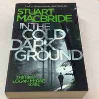 In the cold dark ground. Stuart Macbride. 2016.