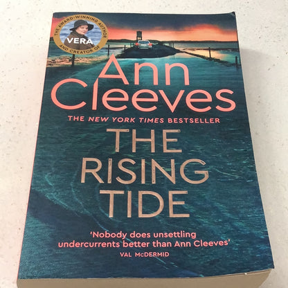 Rising tide. Ann Cleeves. 2022.