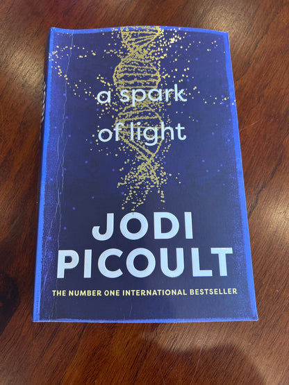 Spark of light. Jodi Picoult. 2020.