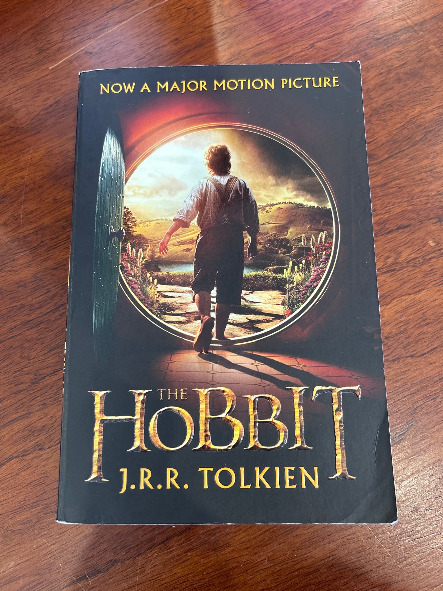 Hobbit or there and back again. J.R.R. Tolkien. 2012.