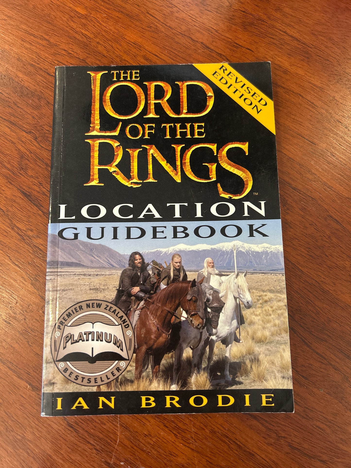 Lord of the Rings location guidebook. Ian Brodie. 2004.
