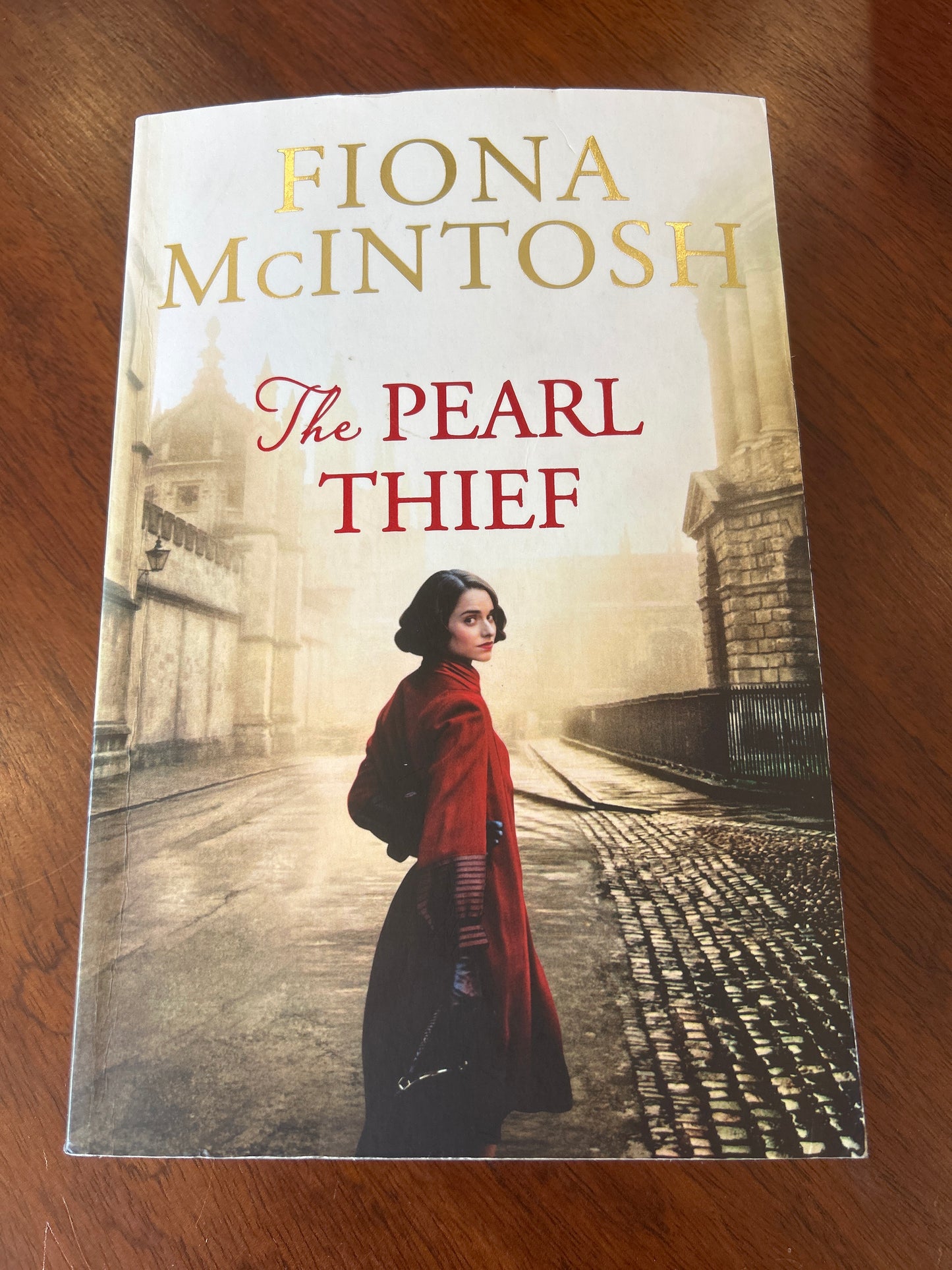 Pearl thief. Fiona McIntosh. 2018.