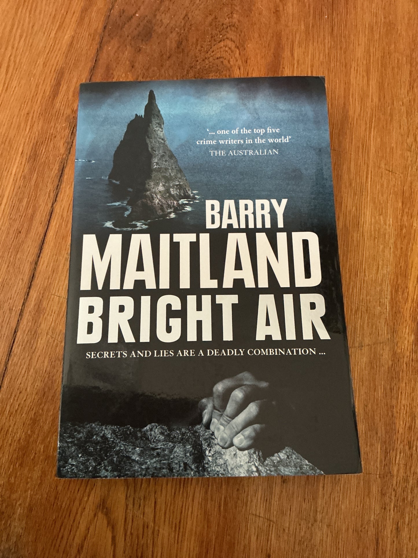 Bright air. Barry Maitland. 2008.