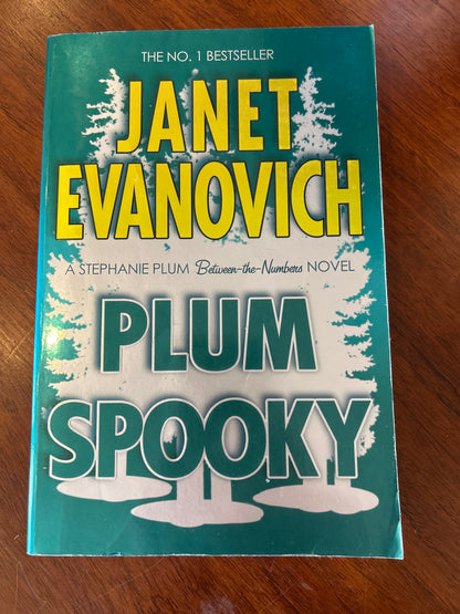 Plum spooky. Janet Evanovich. 2009.