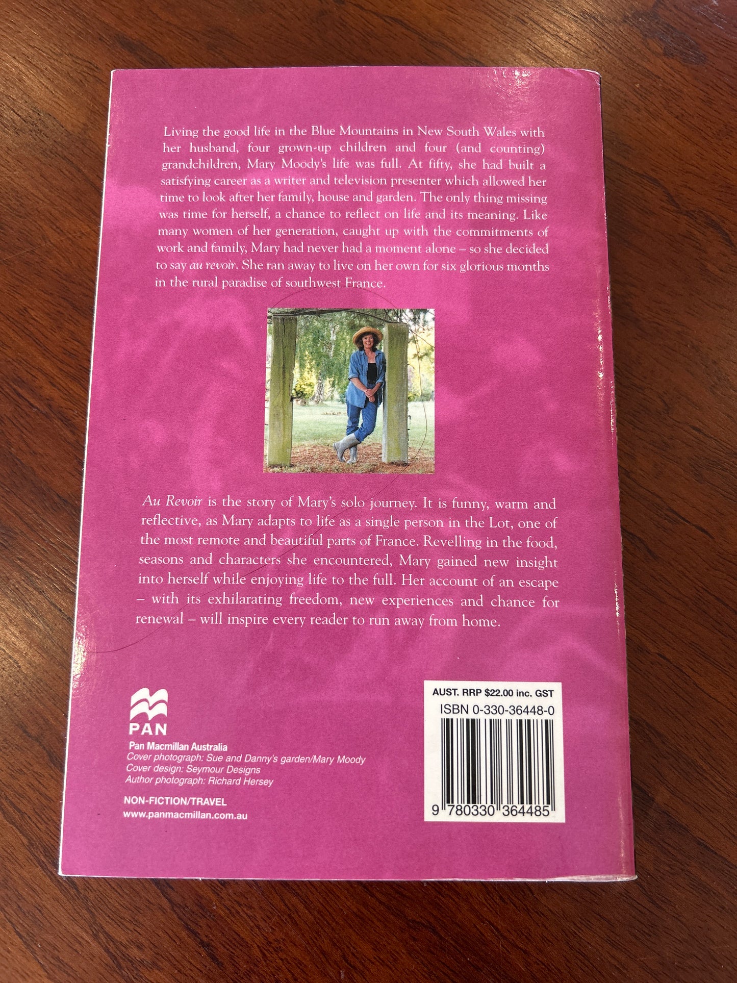Au revoir. Mary Moody. 2004.