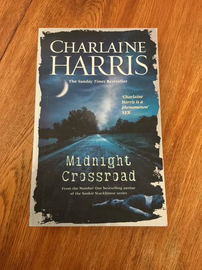 Midnight crossroad. Charlaine Harris. 2014.