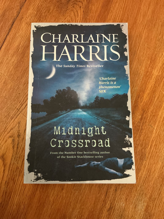 Midnight crossroad. Charlaine Harris. 2014.