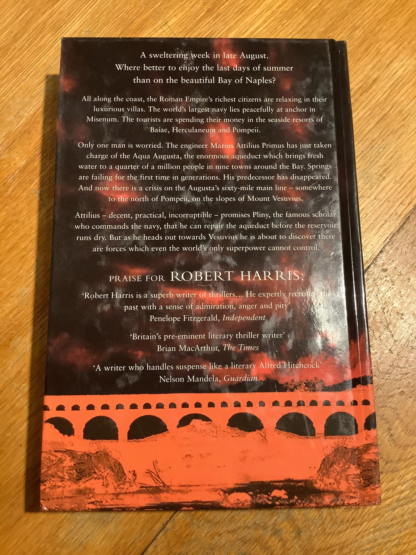 Pompeii. Robert Harris. 2003.