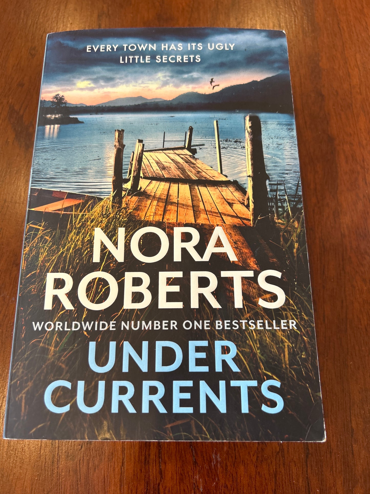 Under currents. Nora Roberts. 2019.