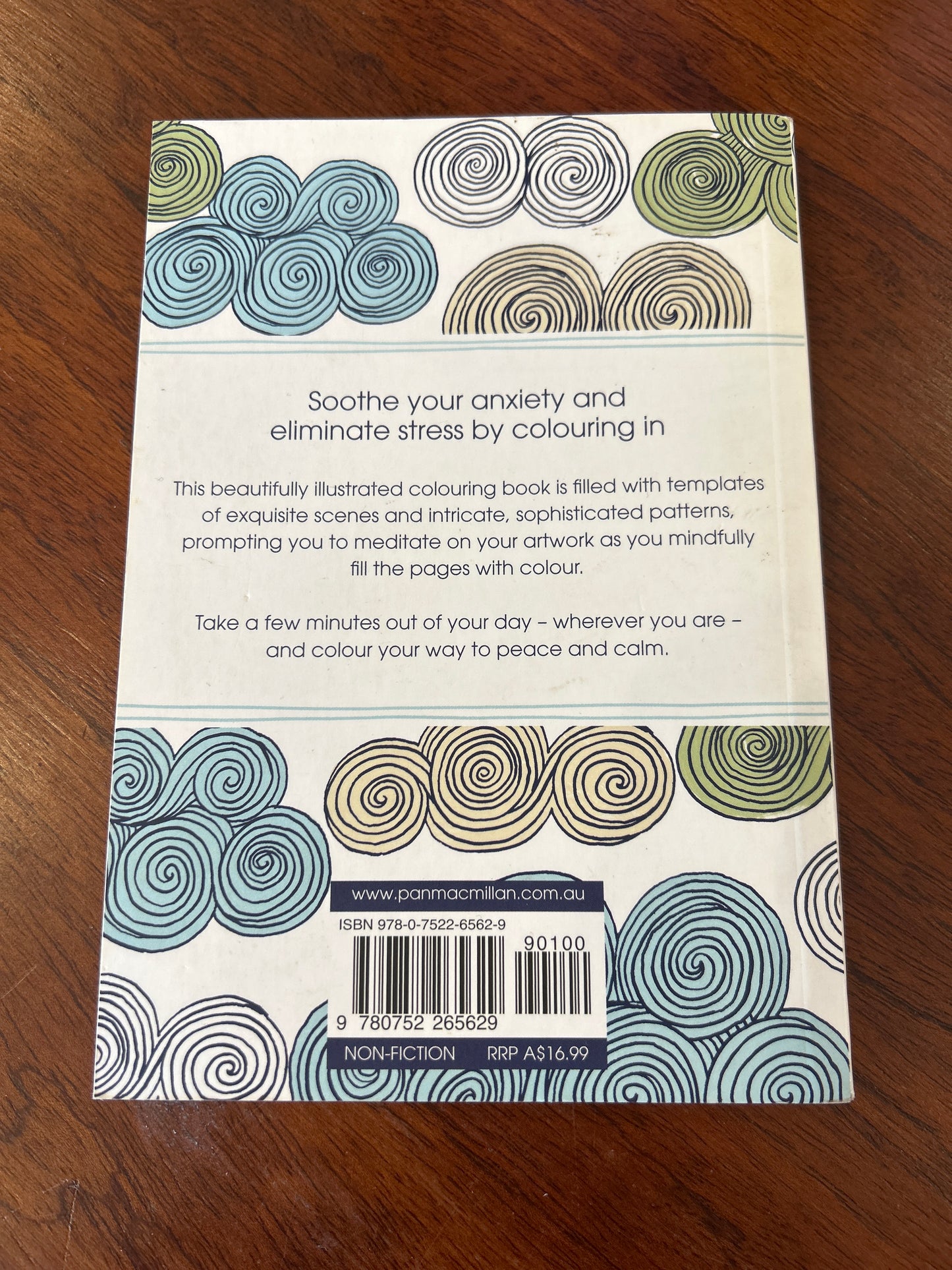 Mindfulness colouring book: anti-stress art therapy for busy people. Emma Farrarons. 2015.
