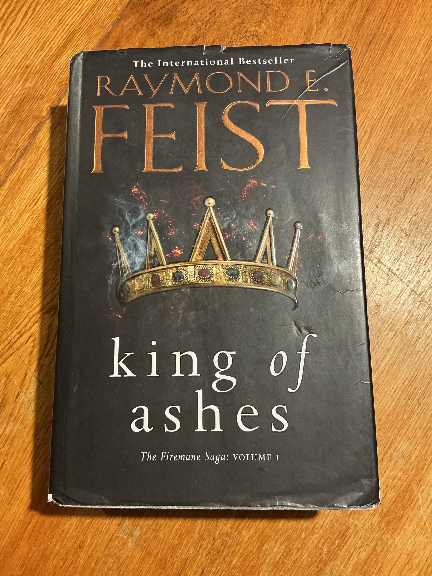King of ashes. Raymond Feist. 2018.
