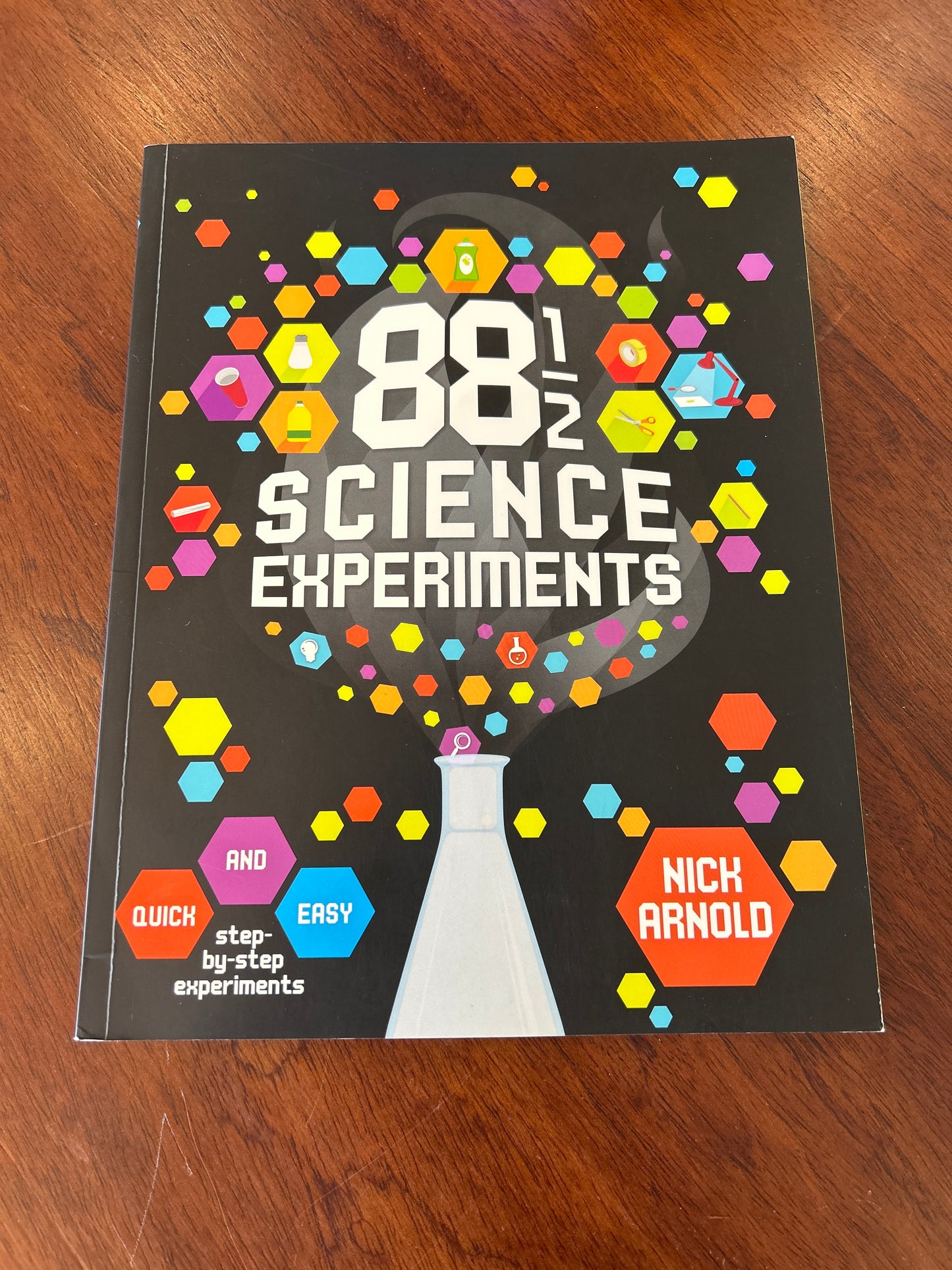 881/2 science experiments. Nick Arnold. 2016.