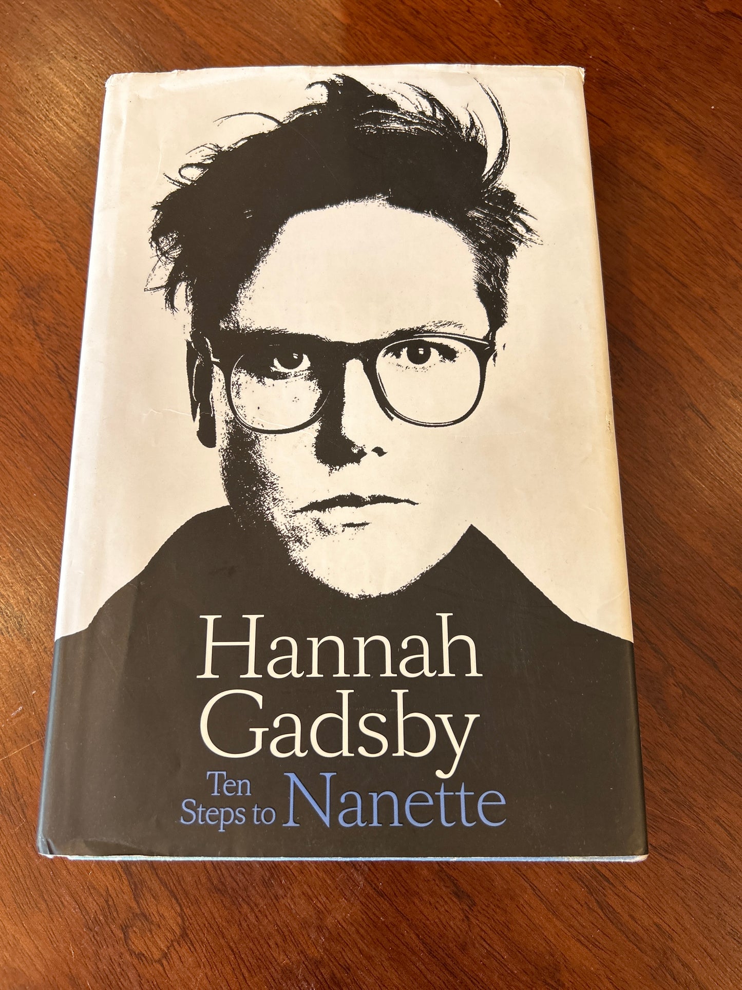Ten steps to Nanette: a memoir situation. Hannah Gadsby. 2022.