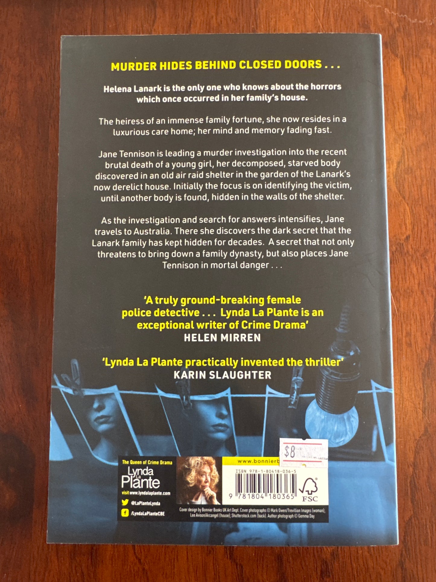 Dark rooms. Lynda La Plante. 2022.