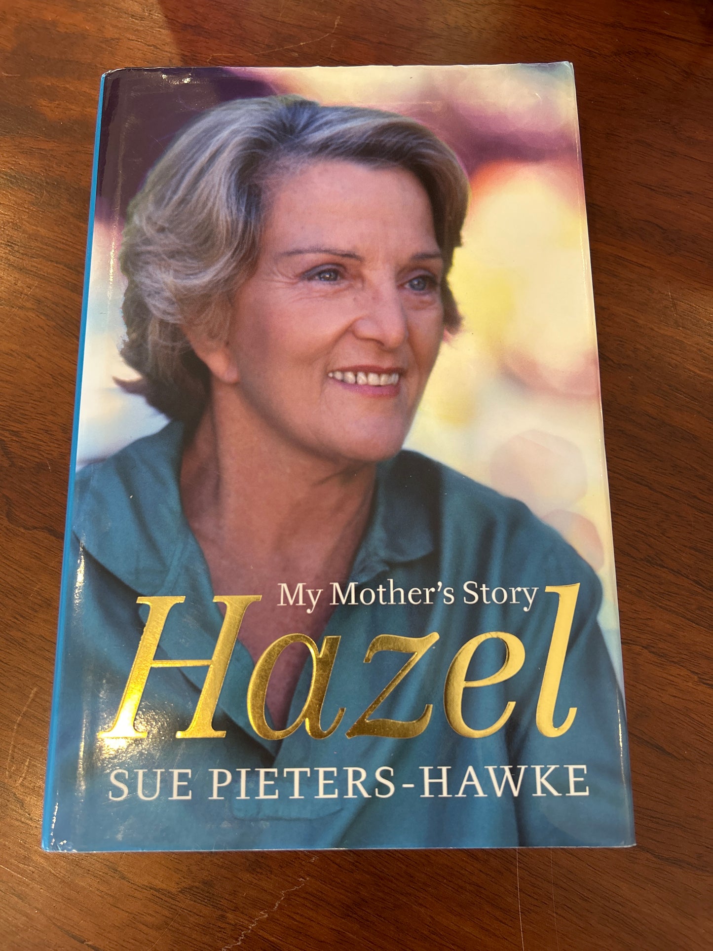 Hazel: my mother’s story. Sue Pieters-Hawke. 2011.