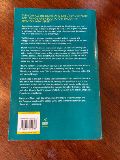 Plum spooky. Janet Evanovich. 2009.