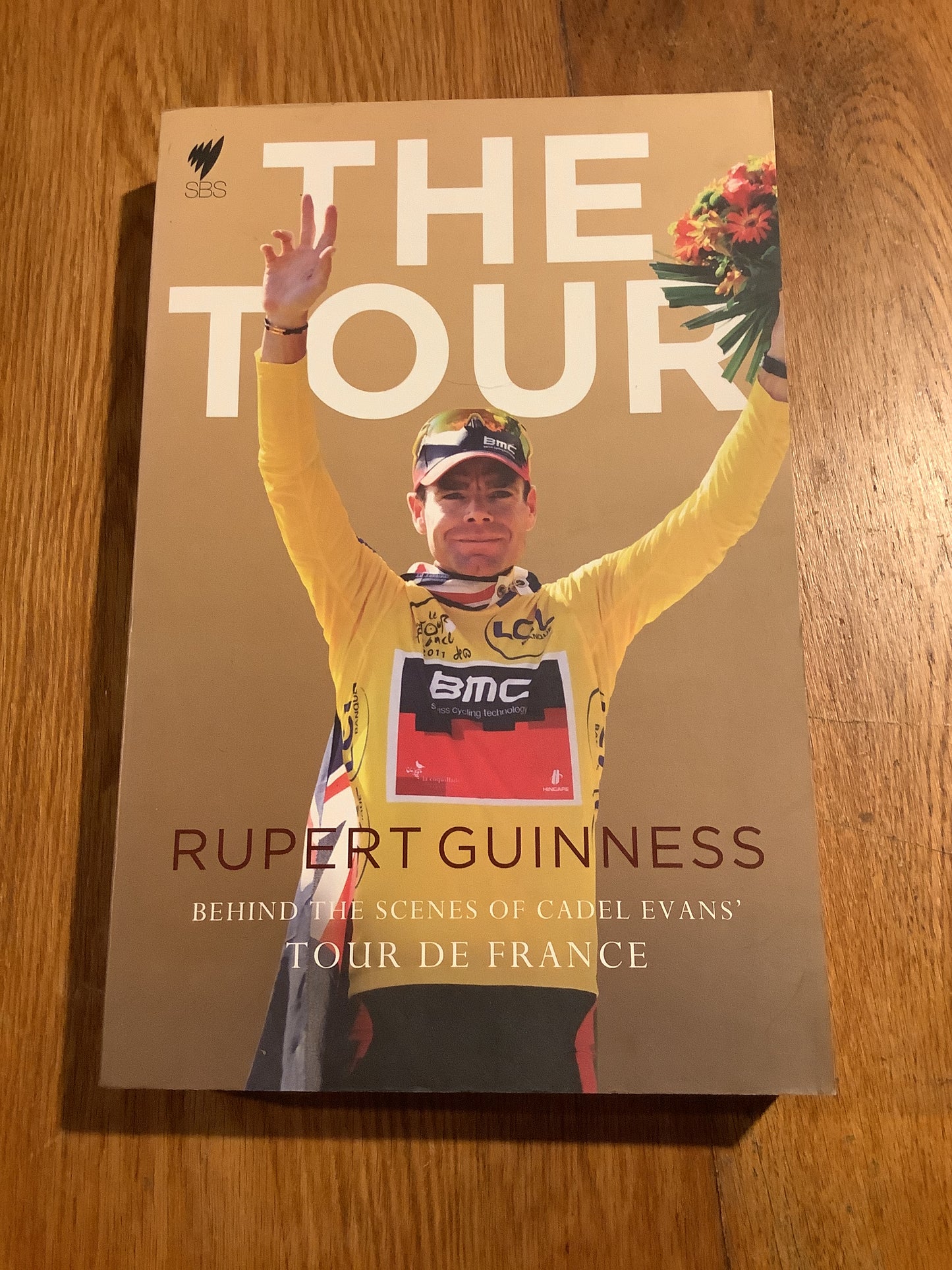 The Tour: behind the scenes of Cadel Evans’ Tour De France. Rupert Guinness. 2012.