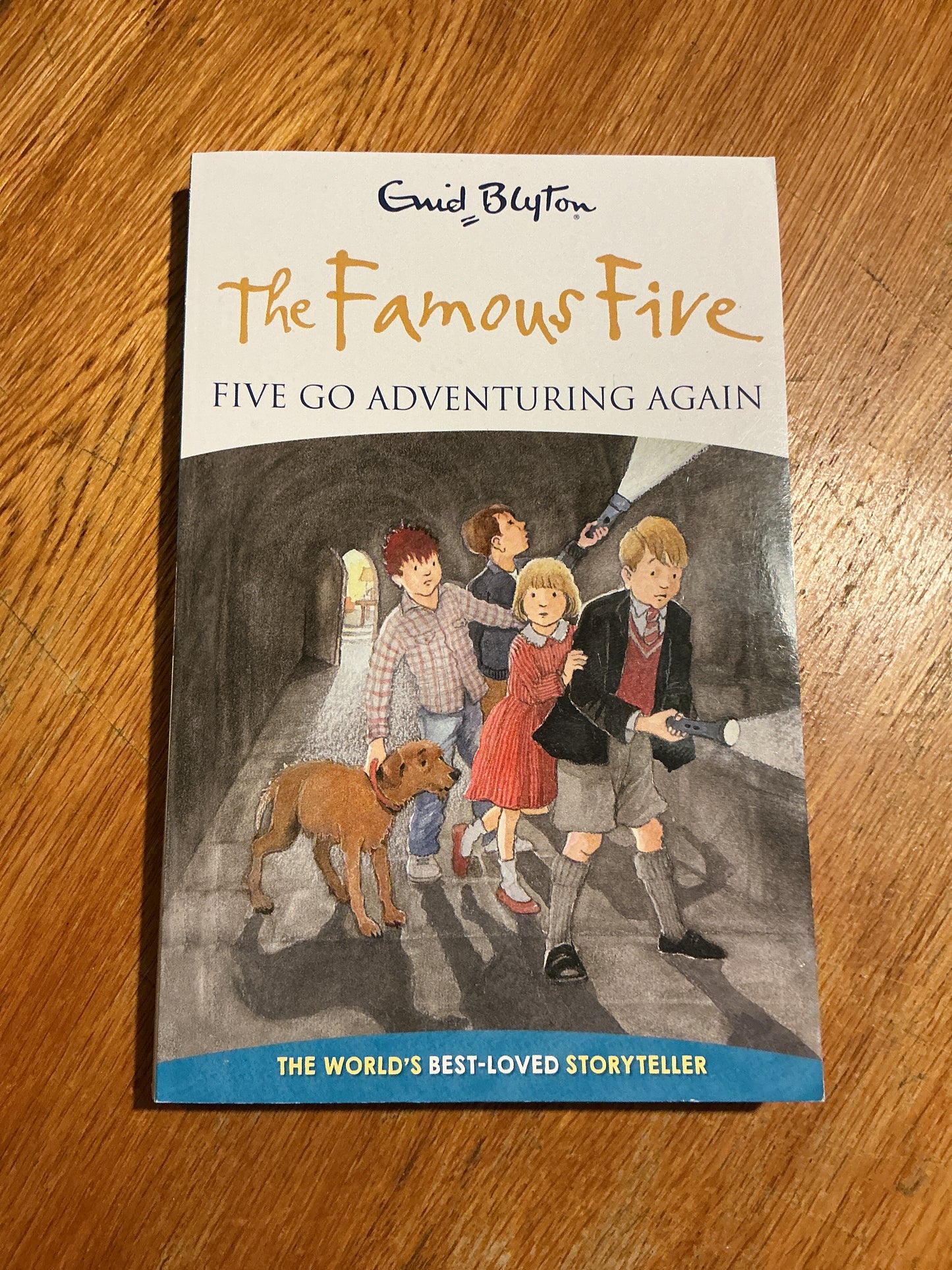 Five go adventuring again. Enid Blyton. 2012.