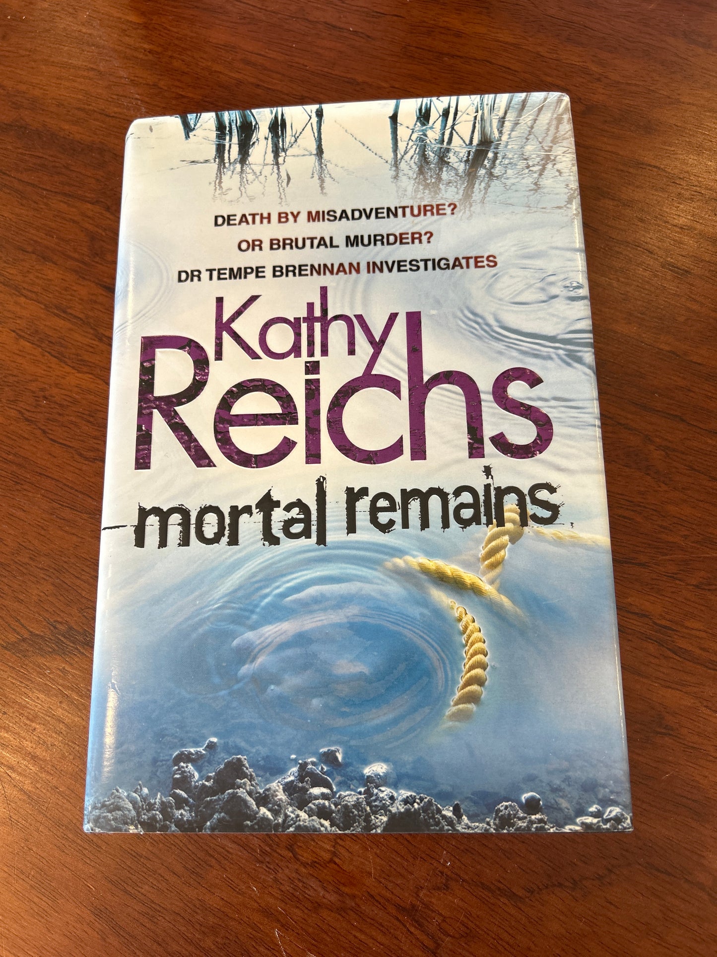 Mortal remains. Kathy Reichs. 2010.