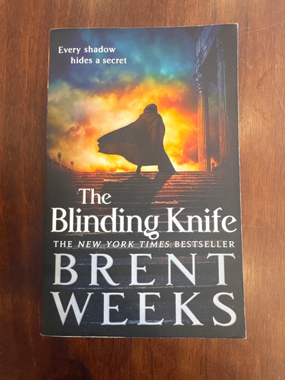 Blinding knife. Brent Weeks. 2012.