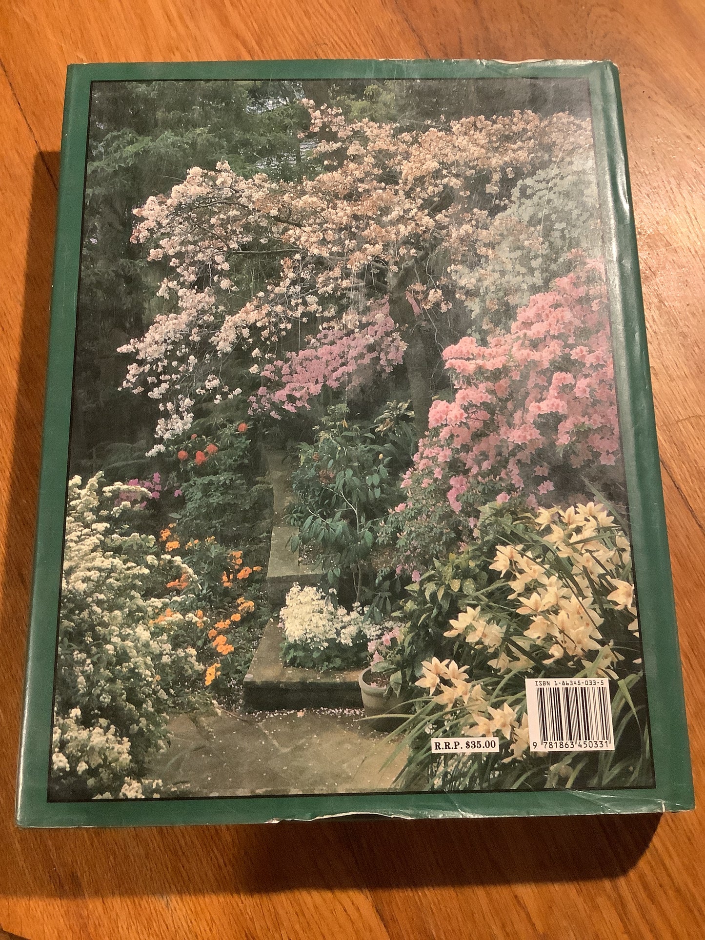 Allan Seale’s complete guide to Australian gardening. Allan Seale. 1995.