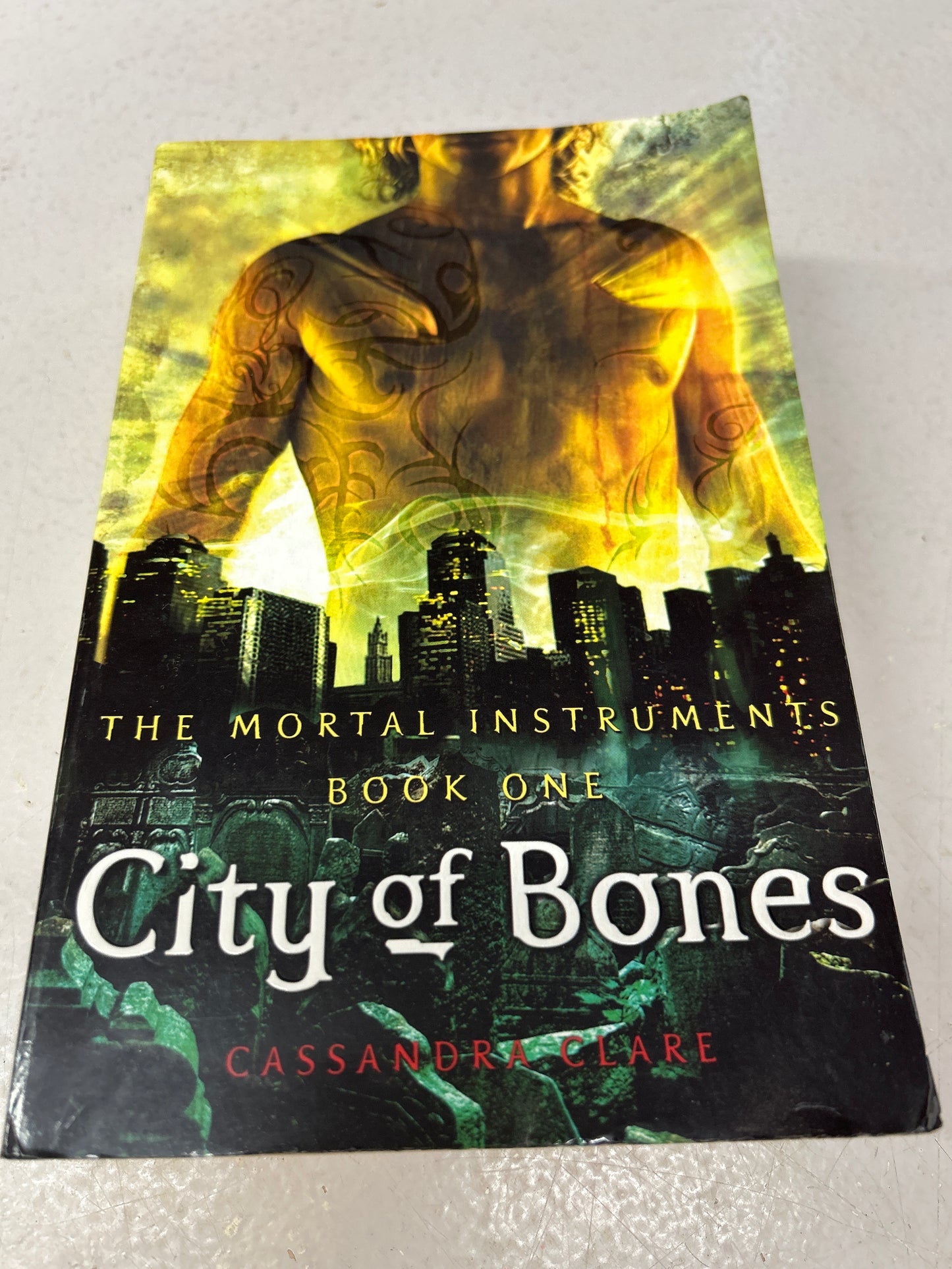 City of bones. Cassandra Clare. 2007.